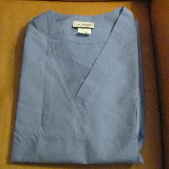 5 Blue AMS Scrub Tops Sz LARGE V-neck Chest Pocket - Picture 3 of 8
